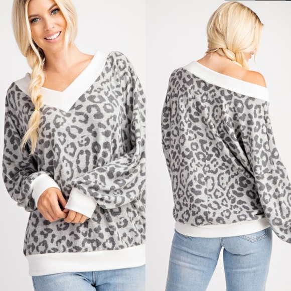 Tops - White leopard brushed knit oversized top